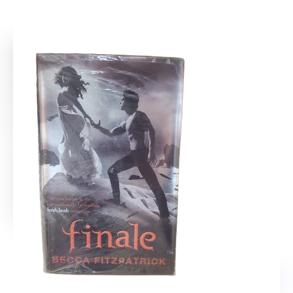 New Finale book By Becca Fitzpatrick (Author) Hardcover on ( Oct , 2012 ) - Picture 2 of 6